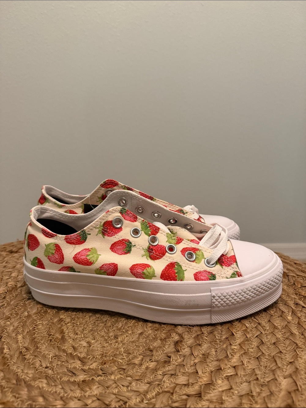 NWT custom strawberry converse - Picture 7 of 9